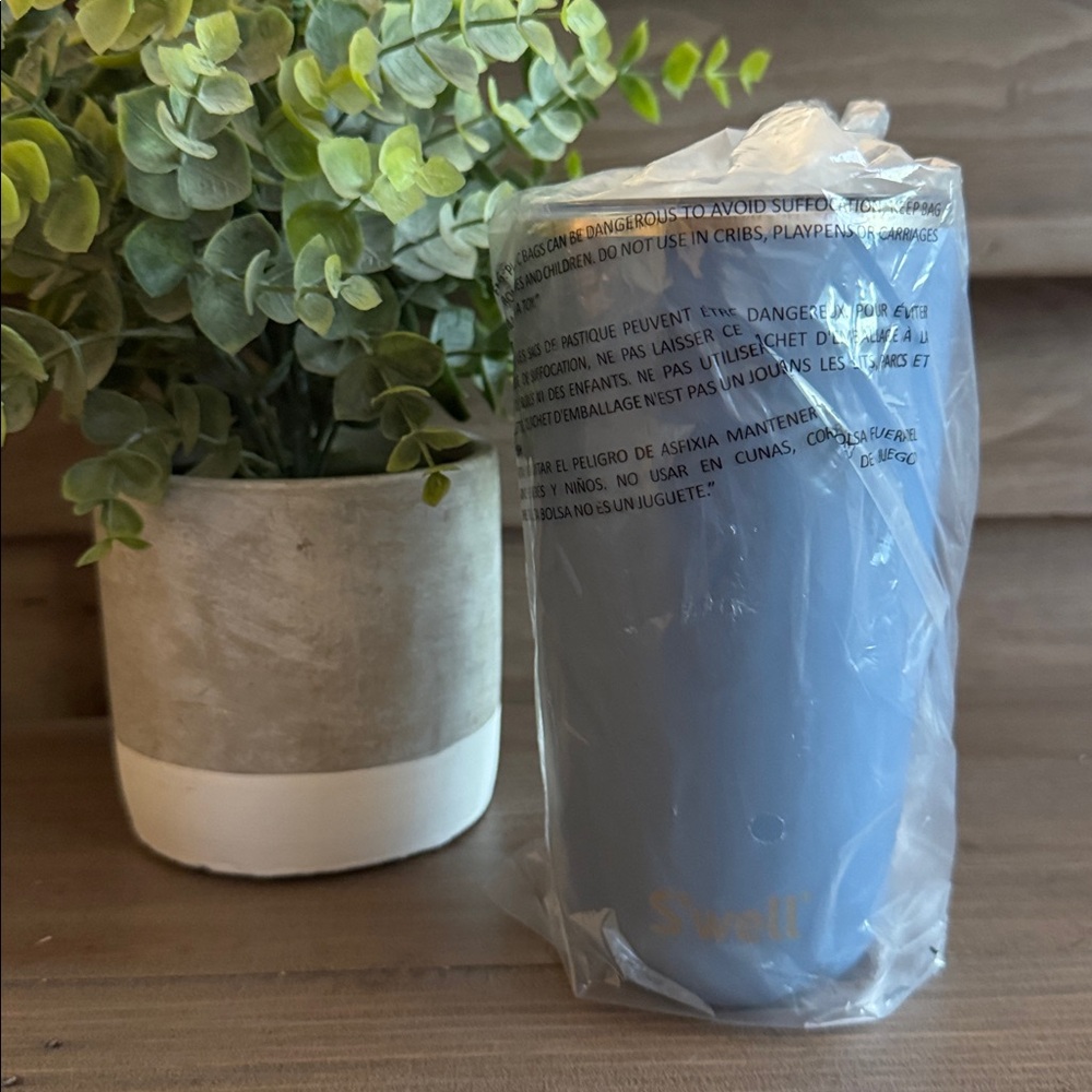 S'well Coastal Blue 18 oz Tumbler - Picture 2 of 6